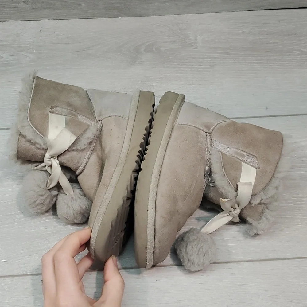 Ugg Australia Kids Girls Gita Pom Pom Leather Sheepskin Boots shoes sz 11